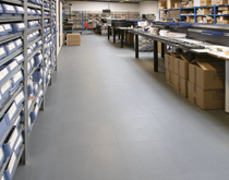 庫房地面處理_采用聯鎖庫房地面膠墊，一步到位
