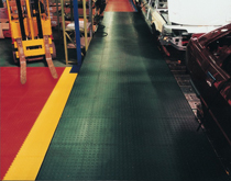 配件組裝流水線地面鋪裝，車間工業地板材料！